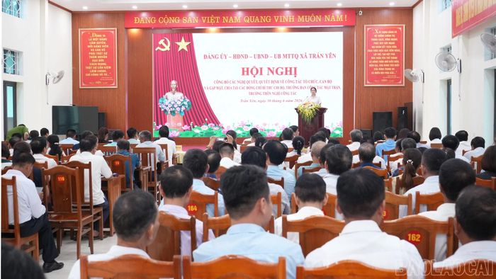 Trấn Yên công bố các nghị quyết, quyết định về sắp xếp, tổ chức lại thôn.