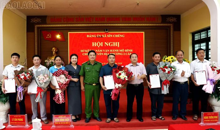 Công bố quyết định chỉ định tổ trưởng tổ bảo vệ an ninh, trật tự cơ sở.