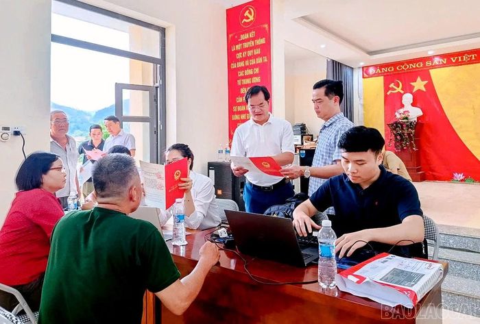 Cán bộ, lãnh đạo xã Mỏ Vàng luôn sâu sát, hướng về cơ sở.