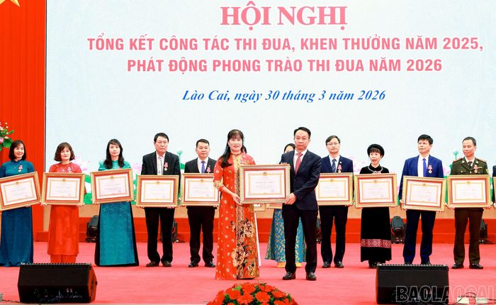 Công tác thi đua khen thưởng luôn được tỉnh quan tâm chú trọng.