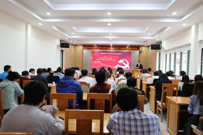 Đảng ủy Các cơ quan Đảng tỉnh tổ chức lớp bồi dưỡng nhận thức về Đảng thứ hai sau sáp nhập