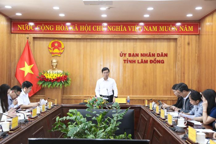 Tỉnh ủy viên, Phó Chủ tịch UBND tỉnh Lâm Đồng Đinh Văn Tuấn, Tổ trưởng Tổ công tác số 6 chủ trì cuộc họp tháo gỡ khó khăn các dự án đầu tư ngoài ngân sách
