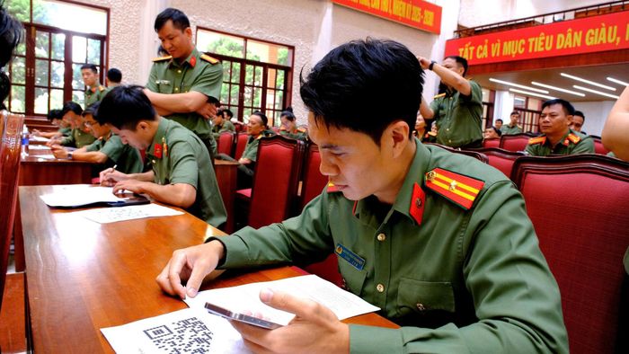 Các thí sinh tham gia vòng chung kết hội thi tìm hiểu về công tác nghiệp vụ cơ bản