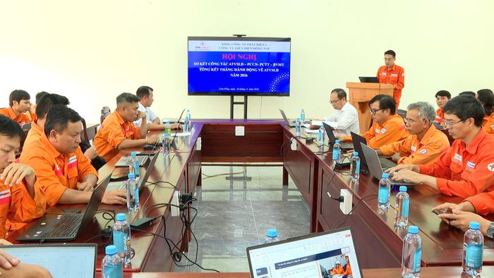 Quang cảnh hội nghị