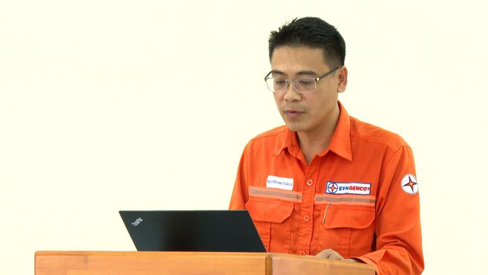 Ông Nguyễn Anh Tuấn, Trưởng Phòng Kỹ thuật và An toàn trình bày báo cáo sơ kết công tác an toàn