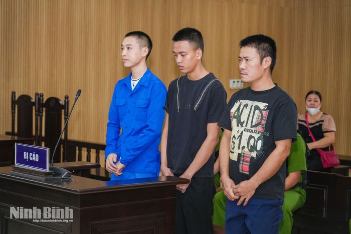 Các bị cáo tại phiên tòa xét xử.