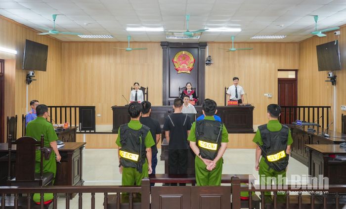 Toàn cảnh phiên tòa xét xử.