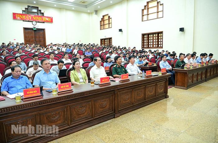 Các đại biểu dự hội nghị tại điểm cầu tỉnh Ninh Bình.