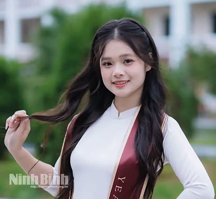Em Trần Thị Quỳnh Mai, học sinh lớp 12A1, Trường THPT Nam Lý.