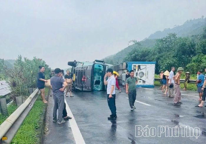 Hiện trường vụ tai nạn giao thông chiều 30/6.