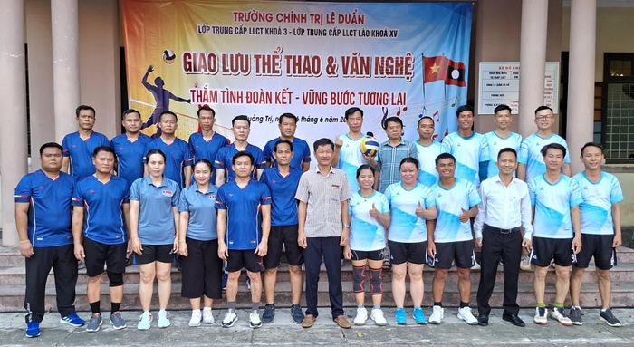 Trường Chính trị Lê Duẩn thường xuyên tổ chức các hoạt động thể dục thể thao cho học viên Lào - Ảnh: N.V