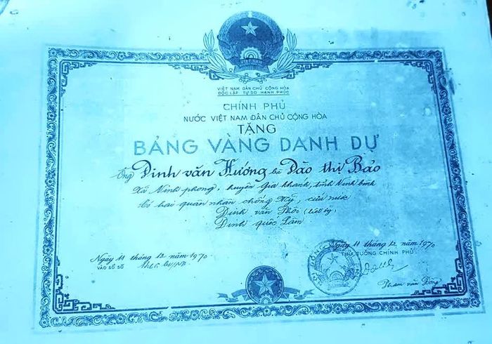 Các phần thưởng cao quý do Chính phủ ký tặng đều xác nhận ông Phối là liệt sĩ - Ảnh: T.L