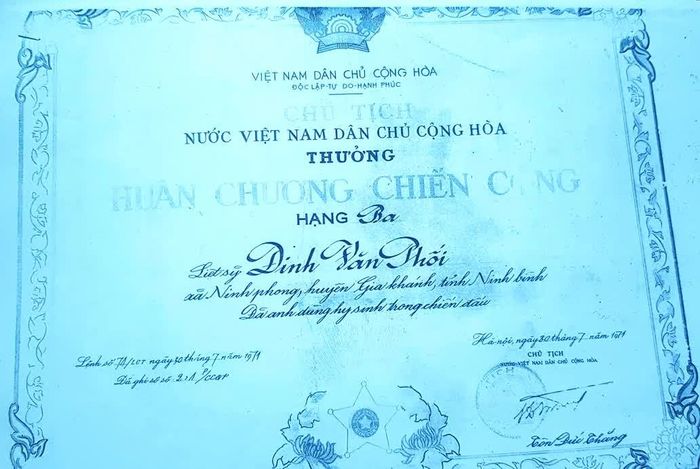 Các phần thưởng cao quý do Chính phủ ký tặng đều xác nhận ông Phối là liệt sĩ - Ảnh: T.L