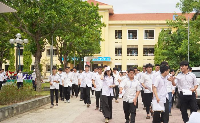 Kết quả kỳ thi còn là cơ sở để thí sinh tham gia xét tuyển vào các trường đại học, cao đẳng - Ảnh: Nh.V