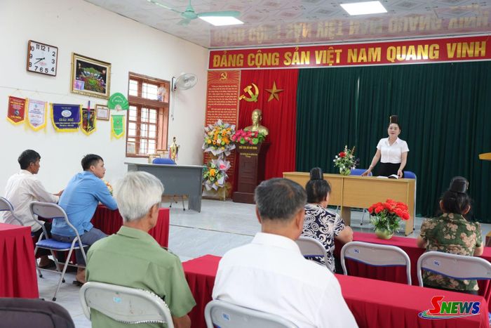 Chi bộ bản Vựt Bon, xã Chiềng Mai sinh hoạt định kỳ.