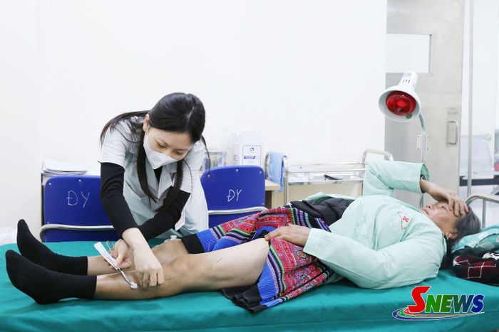 Người dân xã Vân Hồ khám chữa bệnh tại Bệnh viện Đa khoa Vân Hồ, cơ sở Vân Hồ.
