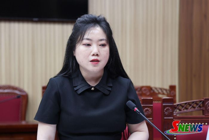 Lãnh đạo Đảng ủy xã Thuận Châu báo cáo tại cuộc làm việc.