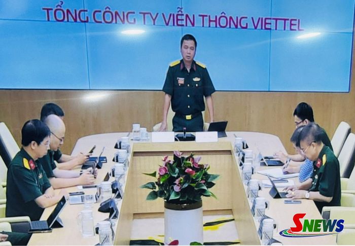 Đại tá Bạch Tiến Tuân, Phó Tổng Giám đốc Tổng Công ty Viễn thông Viettel, phát biểu tại Hội nghị.