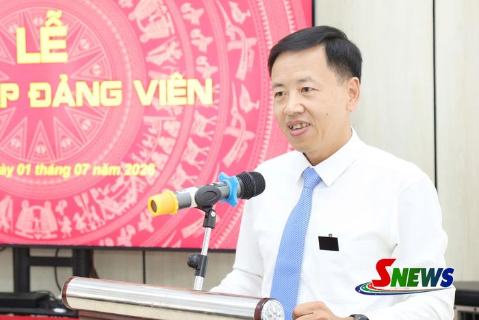Đồng chí Bí thư Đảng ủy, Giám đốc Báo và Phát thanh, truyền hình Sơn La phát biểu tại buổi lễ.