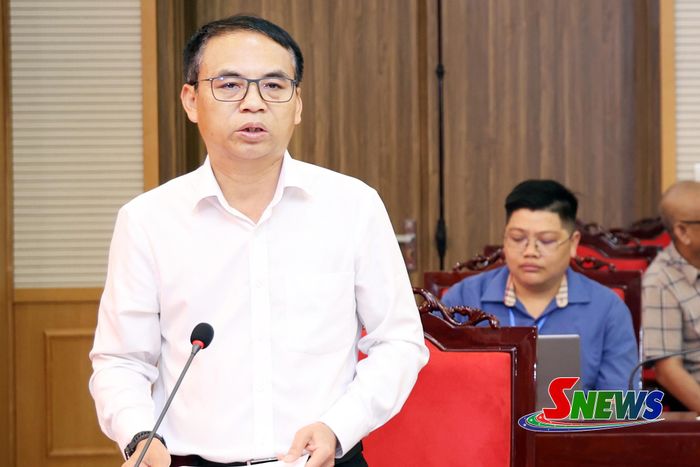 Đồng chí Phó Chủ tịch UBND tỉnh phát biểu tại hội nghị.