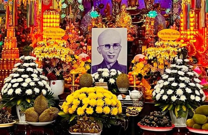 Di ảnh Nhà sư Thiện Chiếu tôn trí tại chùa Pháp Hoa (phường Đức Nhuận, TP.HCM)