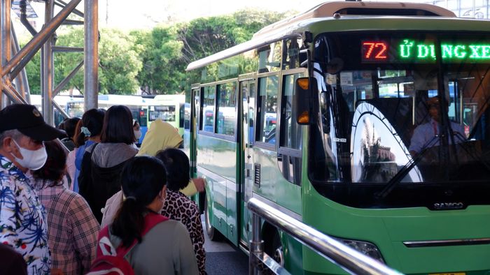 Chính sách miễn phí xe buýt được người dân đánh giá là thiết thực và gần gũi với đời sống.