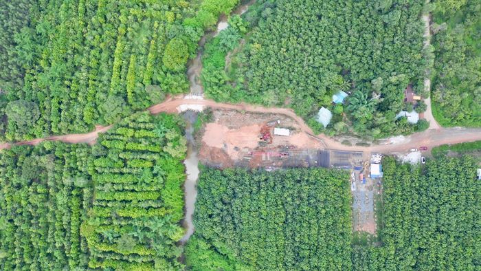 Cùng với việc triển khai thi công, TP Đồng Nai cũng tập trung hoàn thành công tác bồi thường, hỗ trợ, tái định cư đối với phần diện tích còn lại; tăng cường giám sát chất lượng, kiểm soát chặt tiến độ của các nhà thầu và kịp thời tháo gỡ những khó khăn, vướng mắc phát sinh nhằm đưa dự án hoàn thành đúng kế hoạch.