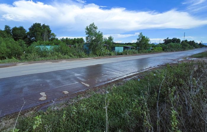 Rà soát thẩm định, phê duyệt phương án bồi thường, hỗ trợ, tái định cư đối với các hộ gia đình xây dựng trái phép tại thôn Hậu Trường, xã Diên Sanh (thuộc đoạn Km12 - Km14). Trường hợp đã tính đúng, tính đủ theo quy định pháp luật nhưng cố tình cản trở, không bàn giao mặt bằng, khẩn trương xây dựng phương án, tổ chức cưỡng chế theo quy định.