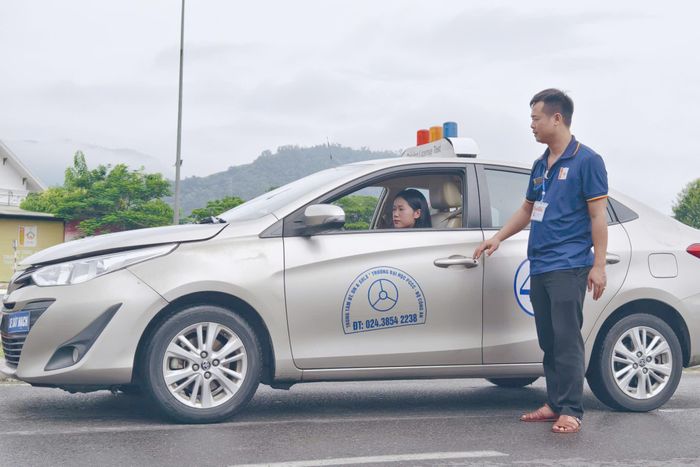 Còn theo đại diện Cục CSGT, sát hạch bằng phần mềm mô phỏng các tình huống giao thông chưa sát với thực tế, thiếu tính thực tiễn và chưa phản ánh đúng các tình huống giao thông. 
