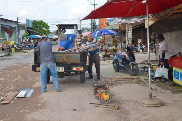 Đa số hộ dân dọc tuyến đều ủng hộ chủ trương nâng cấp. Nhiều trường hợp sẵn sàng hy sinh một phần diện tích đất ở để đổi lấy hạ tầng đồng bộ, thuận tiện hơn trong tương lai. Tuy nhiên, vẫn có một số hộ có hoàn cảnh khó khăn mong muốn địa phương tiếp tục xem xét hỗ trợ chi phí di dời, sửa chữa nhà cửa sau giải tỏa.