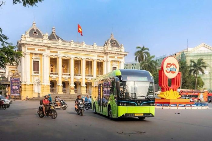 Hà Nội điều chỉnh lộ trình 4 tuyến buýt phục vụ thí điểm Vùng phát thải thấp từ 1/7. Ảnh minh họa.