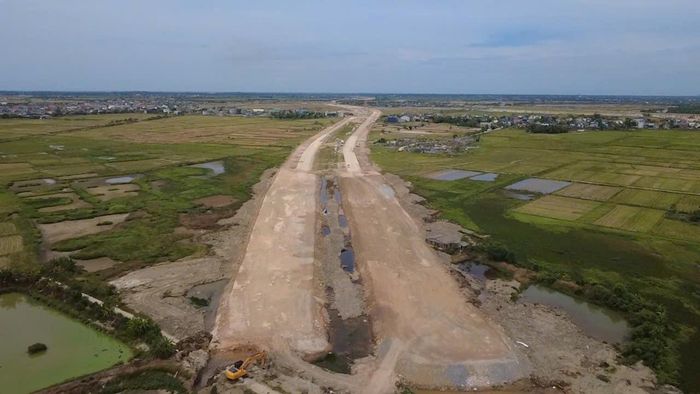 Dự kiến trong tháng 7 sẽ tiến hành thảm khoảng 1km mặt đường Xô Viết Nghệ Tĩnh.