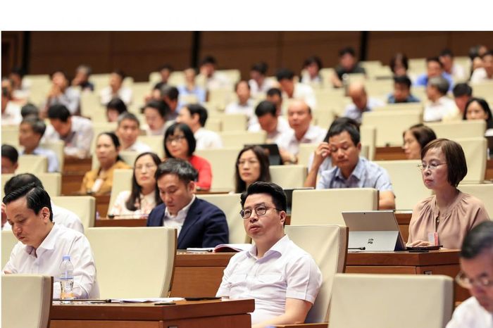 Đại biểu Bộ Tài chính tham dự Hội nghị tại điểm cầu Nhà Quốc hội. Ảnh: Đức Thanh.
