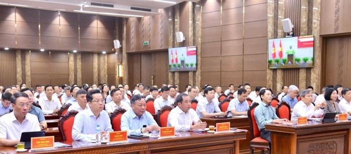 Ủy viên Bộ Chính trị, Bí thư Thành ủy Hà Nội Trần Đức Thắng cùng các đồng chí lãnh đạo TP. Hà Nội tham dự hội nghị tại điểm cầu Thành ủy Hà Nội.