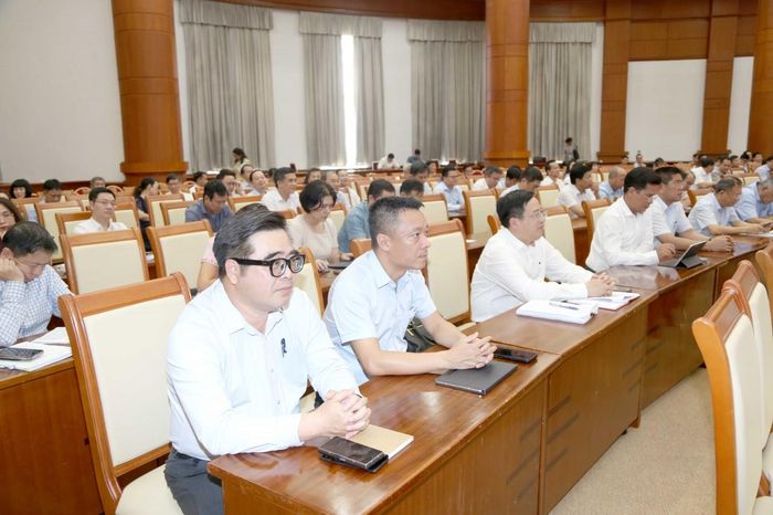 Tập thể lãnh đạo cấp vụ, cục và tương đương thuộc Bộ Tài chính tham dự hội nghị tại điểm cầu Bộ Tài chính. Ảnh: Đức Minh