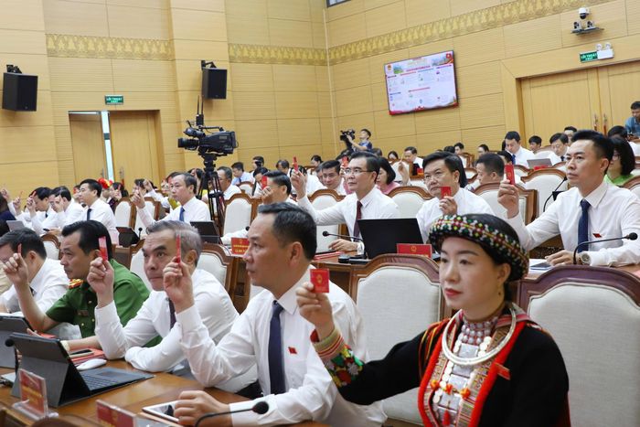 Các đại biểu HĐND tỉnh Lào Cai biểu quyết thông qua nhiều nghị quyết quan trọng tại Kỳ họp thứ 3 HĐND tỉnh khóa XVII, nhiệm kỳ 2026–2031, trong đó có nhiều chính sách tạo cơ chế và nguồn lực thúc đẩy phát triển văn hóa trên địa bàn tỉnh. Ảnh: laocai.gov.vn