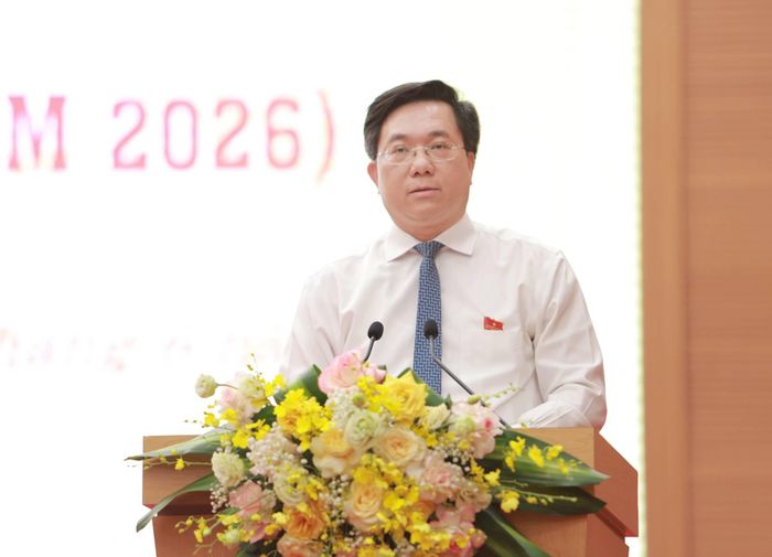  Chủ tịch UBND tỉnh Phú Thọ Trần Duy Đông phát biểu về tình hình phát triển kinh tế xã hội tỉnh Phú Thọ 6 tháng đầu năm 2026 tại Kỳ họp thứ 3 HĐND tỉnh Phú Thọ khóa XX, nhiệm kỳ 2026 - 2031. Ảnh Thu Hương 