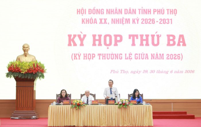 Phó Chủ tịch Thường trực HĐND tỉnh Phú Thọ Nguyễn Trung Kiên phát biểu tại phiên thảo luận. Ảnh: T. Tâm