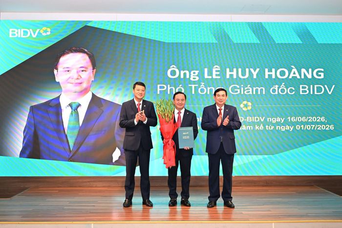 Ông Lê Huy Hoàng nhận quyết định bổ nhiệm Phó Tổng giám đốc