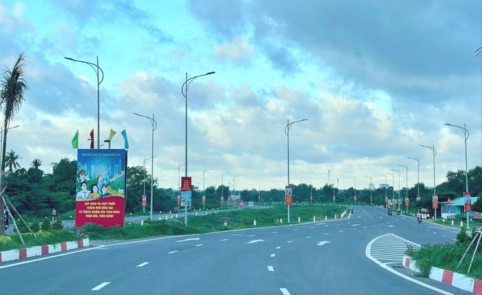 Đại lộ Nguyễn Hữu Cảnh, đoạn đầu điểm nối với Quốc lộ 51. Ảnh: Văn Dũng