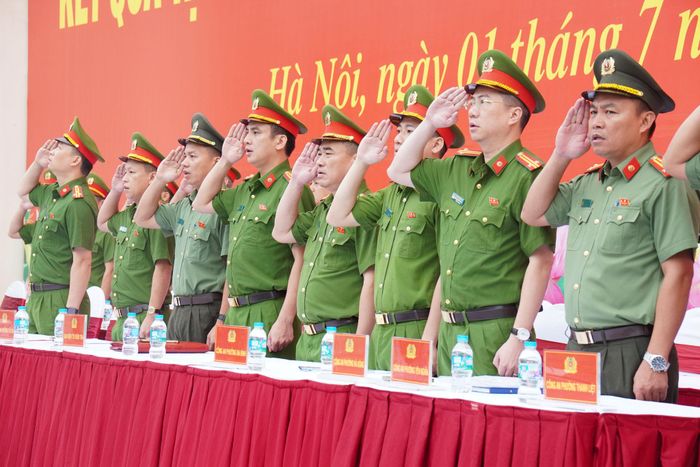 Đại diện lãnh đạo các đơn vị tham dự chương trình.