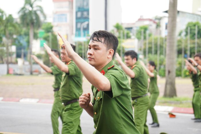 Mỗi động tác đều là kết tinh của quá trình khổ luyện, của ý chí, bản lĩnh và quyết tâm không ngừng rèn luyện để hoàn thành tốt mọi nhiệm vụ được giao.
