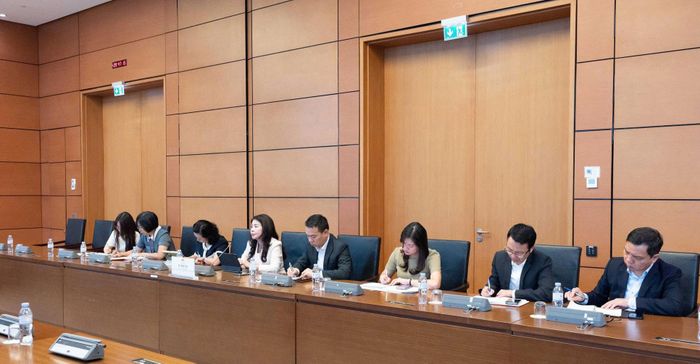 Các đại biểu tham dự cuộc làm việc