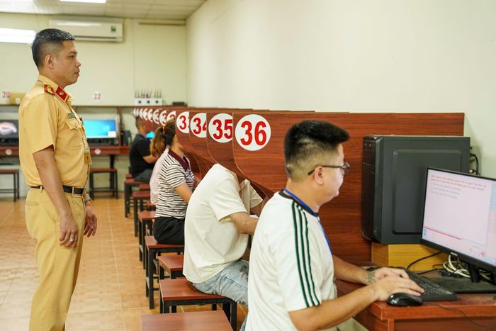 Học viên dự thi lý thuyết