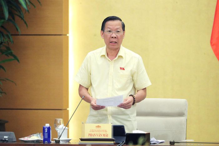 Chủ nhiệm Ủy ban Kinh tế và Tài chính Phan Văn Mãi phát biểu tại Hội thảo