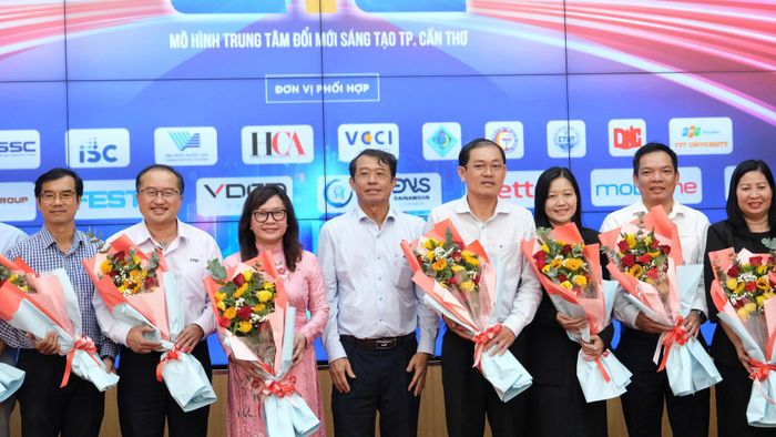 Các thành viên Hội đồng