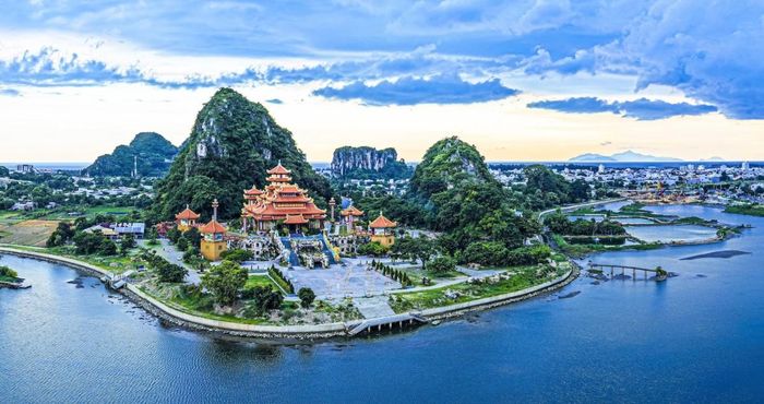 Danh thắng Ngũ Hành Sơn là một trong những mảnh ghép gia tăng trải nghiệm du lịch tại Nam Đà Nẵng. Ảnh: Ánh Dương