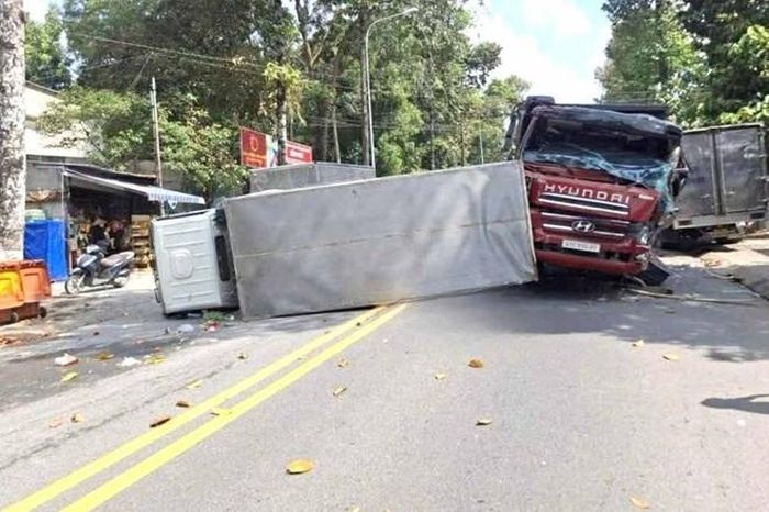 Hiện trường vụ Xe ben vượt ẩu gây tai nạn liên hoàn. Ảnh: Bạn đọc cung cấp