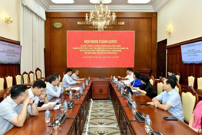 Các đại biểu dự Hội nghị trực tuyến tại điểm cầu NHNN