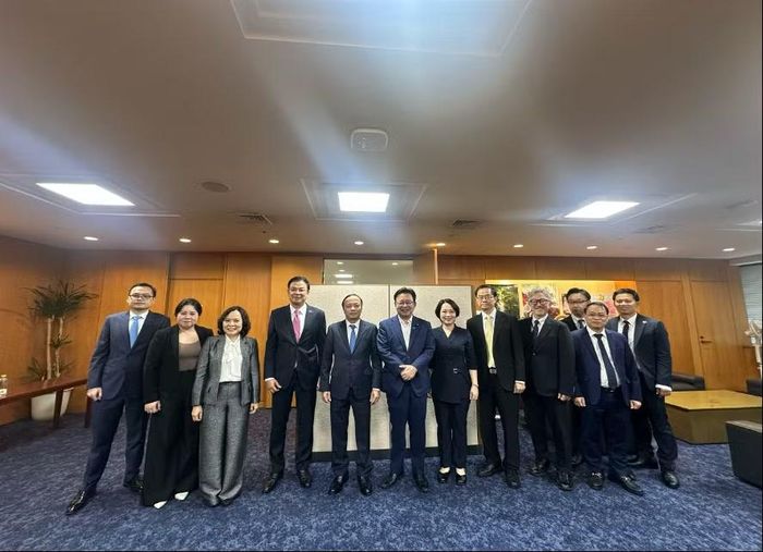 Thứ trưởng Đặng Hồng Đức gặp xã giao Bộ trưởng Bộ Y tế, Lao động và Phúc lợi Nhật Bản Ueno Kenichiro.